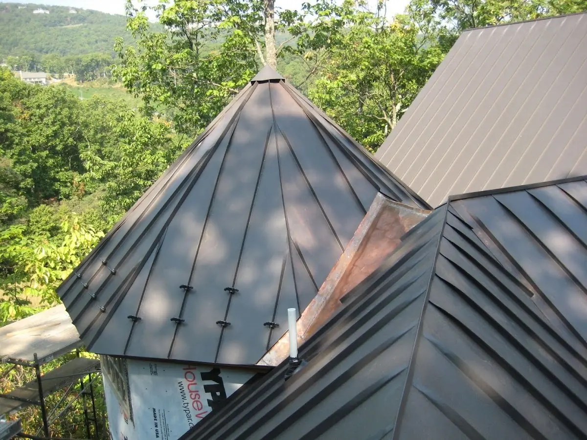 Professional Roof Tarp Installation by Craftsman Roofing in Baldwin City